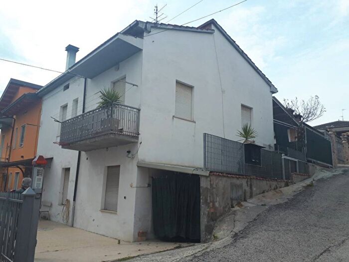 Casa quadrilocale in vendita in Via Monti della Laga, Centro, Teramo