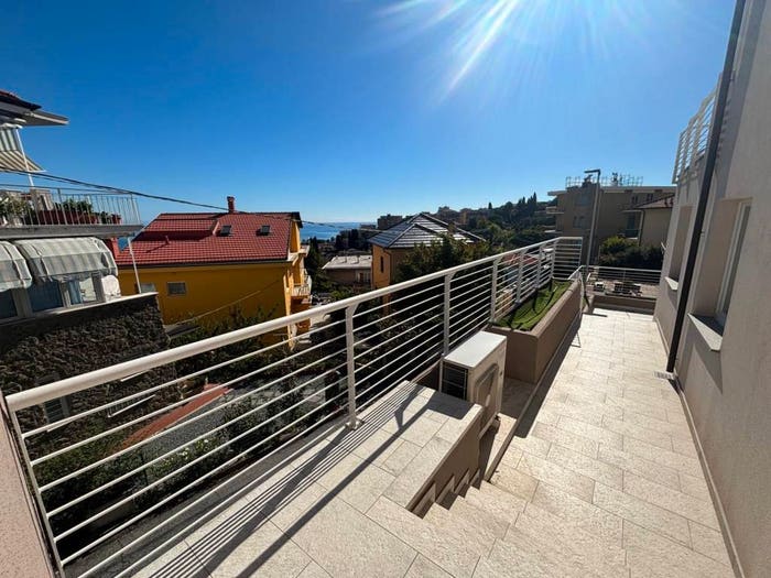 Appartamento quadrilocale in vendita in Via Belvedere, Albissola Marina