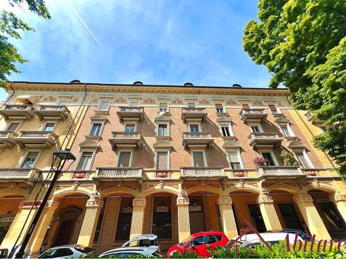 Appartamento con 6 locali in vendita in via roma, Centro, Alba