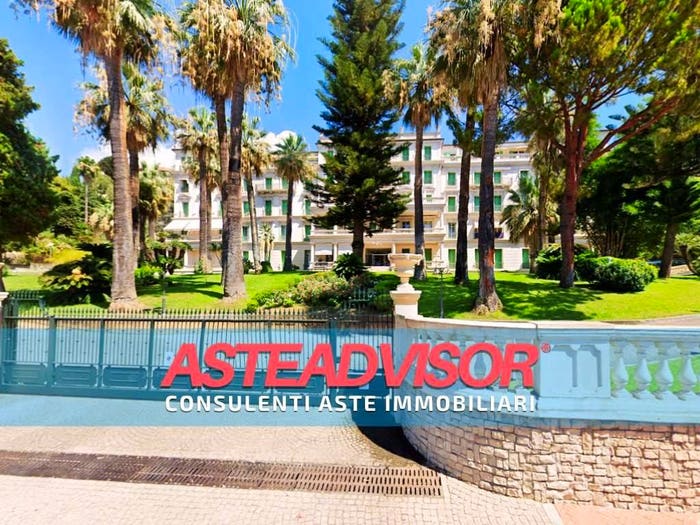 Appartamento trilocale in vendita in Corso Regina Margherita, Ospedaletti