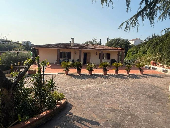 Casa con 6 locali in vendita in Via dei Rutuli, Casalazzara Torre Bruna, Aprilia
