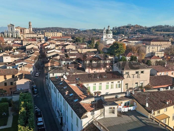 Casa bilocale in vendita in Via Zanardelli, Centro, Castiglione delle Stiviere