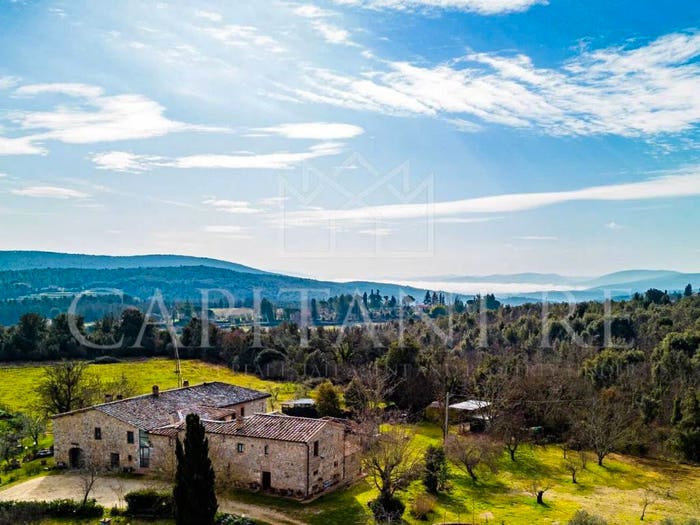 Casa con 6 locali in vendita in Strada della Villa, Monteriggioni