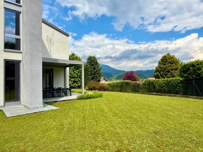 Casa quadrilocale in vendita in Via Cartiglio, Centro, Brivio