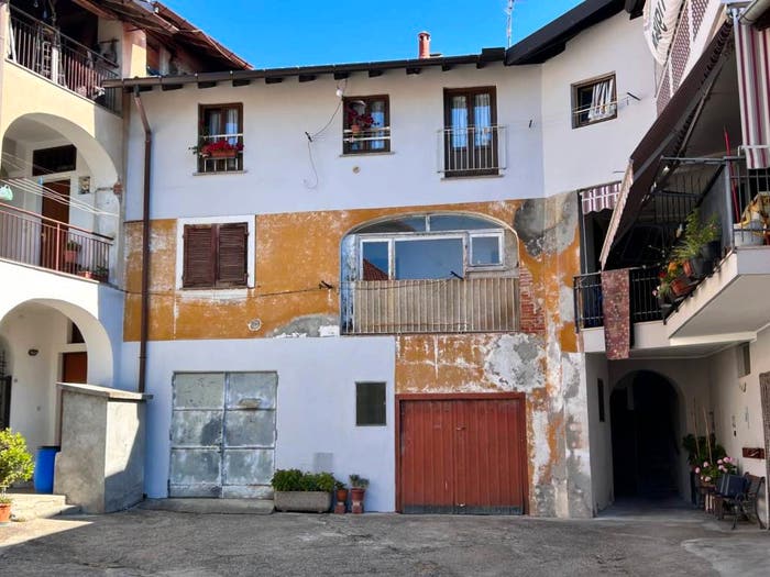 Appartamento bilocale in vendita in Via Agosto, Morazzone