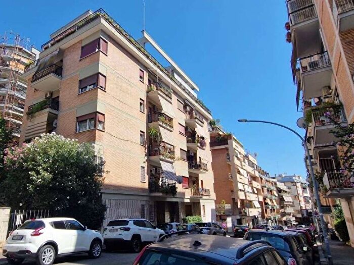Appartamento trilocale in vendita in via Festo Avieno, Balduina, Roma