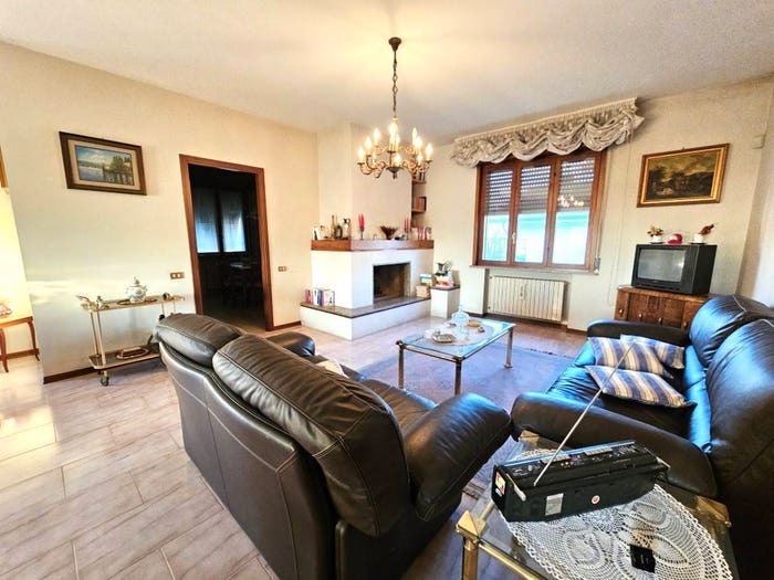 Casa con 6 locali in vendita in Via Fosse Ardeatine, Centro, Noceto