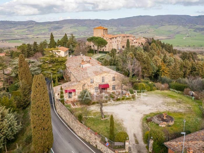Casa con 6 locali in vendita in Via della Croce, Contignano, Radicofani