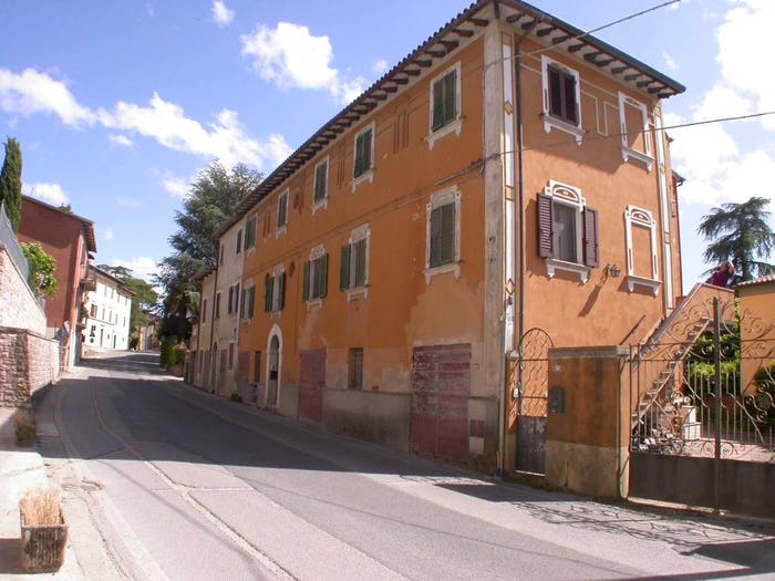 Appartamento con 6 locali in vendita in Via Fioretti, Pozzuolo, Castiglione del Lago