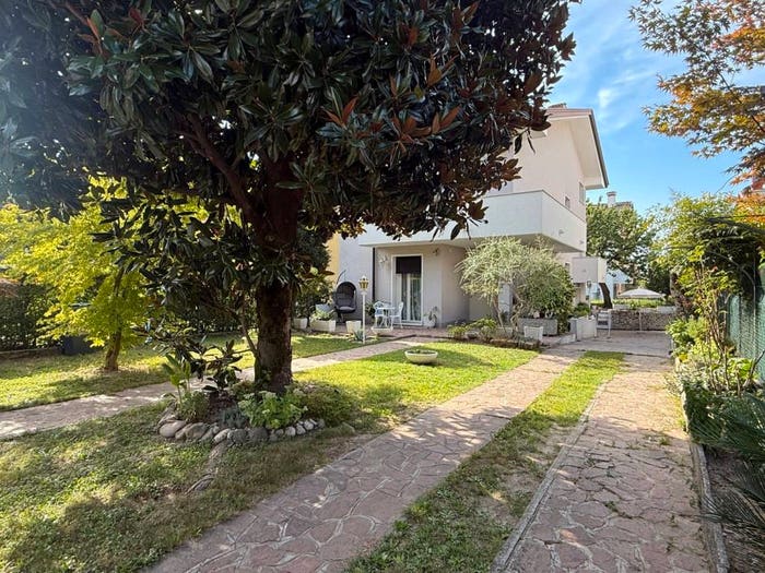 Casa con 6 locali in vendita in Via Lovato de Lovati, Centro San Tommaso, Albignasego