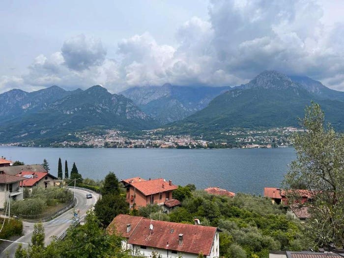 Casa con 6 locali in vendita in via Bezzecca, Onno, Oliveto Lario
