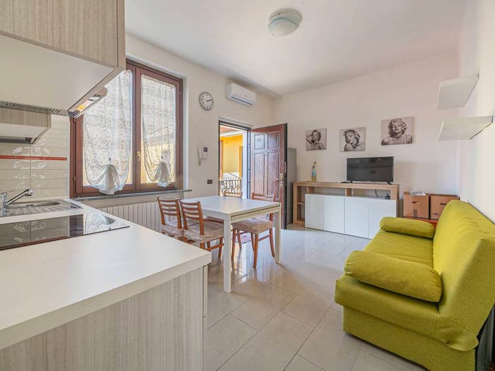 Appartamento bilocale in affitto in Via Montello, Montello San Salvatore, Seregno