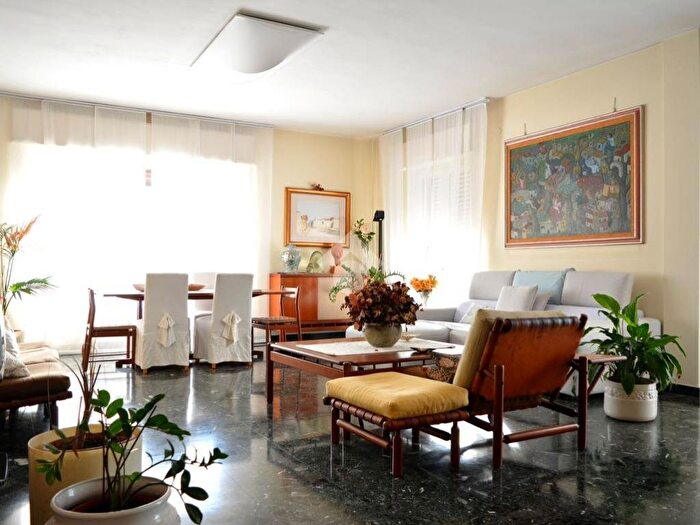 Appartamento con 6 locali in vendita in Via cadello, Monte Claro, Cagliari
