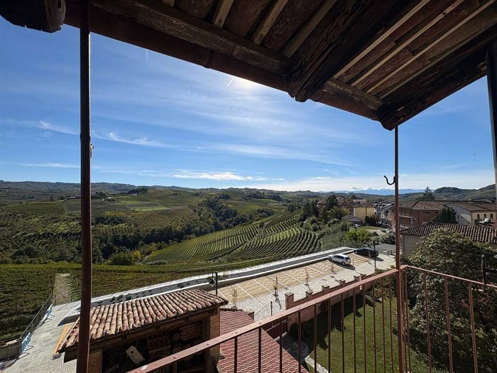 Casa in vendita in Via Roma, Serralunga d'Alba