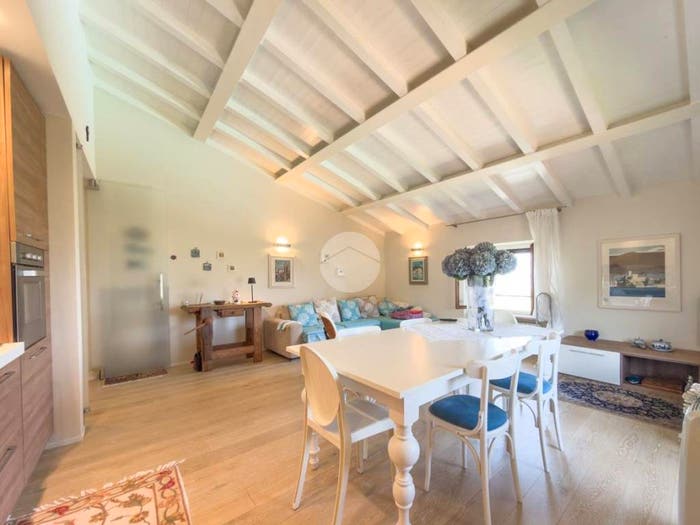 Appartamento trilocale in vendita in Via degli Iris, Centro, Bardolino