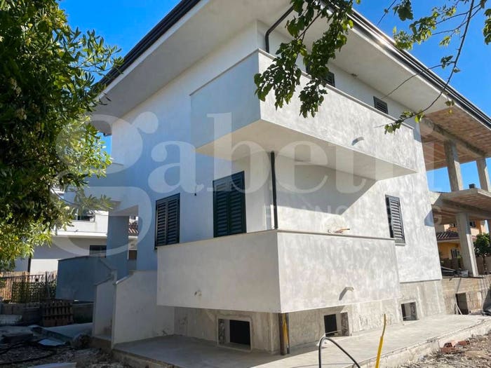 Casa con 5 locali in vendita in via leopardi snc, Cellole