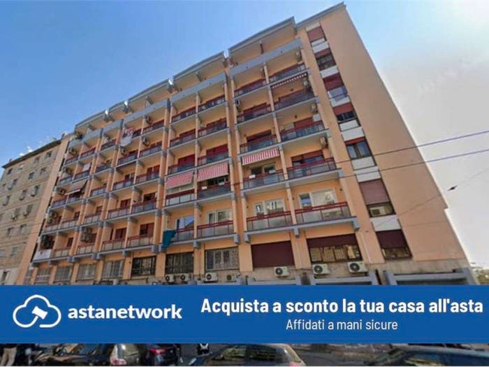 Appartamento con 5 locali in vendita in Corso Arnaldo Lucci, Zona Industriale Marina, Napoli