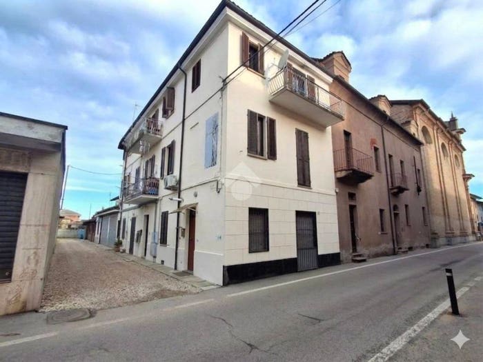 Casa con 6 locali in vendita in Vicolo cravero, Piscina