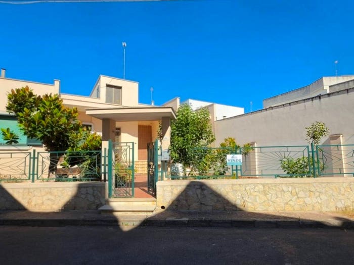 Casa quadrilocale in vendita in Via G Susanna, Centro, Galatone