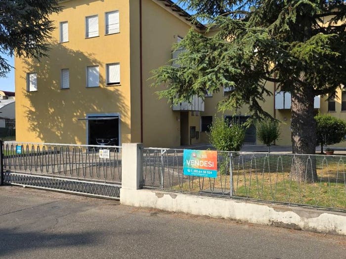 Appartamento trilocale in vendita in Via Giuseppe Verdi, Centro, Cavezzo