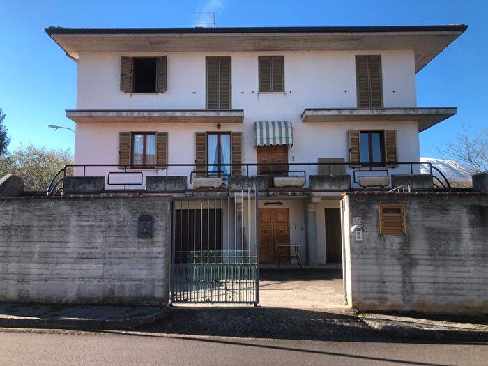 Casa con 6 locali in vendita in Villa Rustici, Amandola