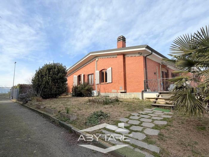 Casa quadrilocale in vendita in Stradale Saluzzo, Centro, Carignano
