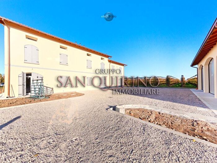 Casa quadrilocale in vendita in Via Sant'Antonio, Sant'antonio In Mercadello, Novi di Modena