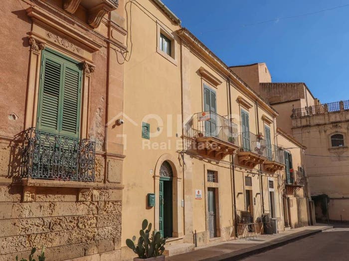 Casa quadrilocale in vendita in Via Silvio Spaventa, Centro, Noto