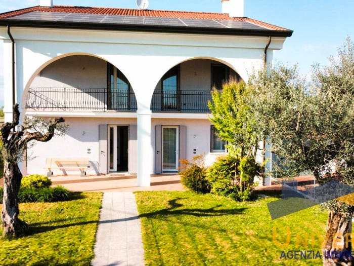 Casa con 6 locali in vendita in VIA ANTONIO CENTONI, Centro, Camposampiero