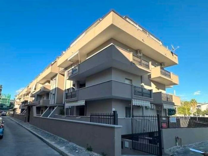 Appartamento con 6 locali in vendita in Vicolo Davide Ancillotto, Falciano, Caserta