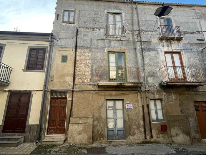 Casa con 6 locali in vendita in Campobello di Licata