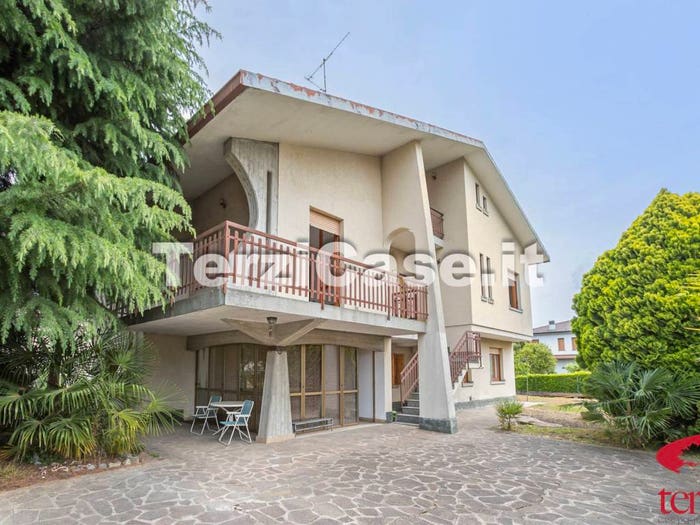 Casa con 6 locali in vendita in Via Madonna delle Rose, Albano Sant'Alessandro