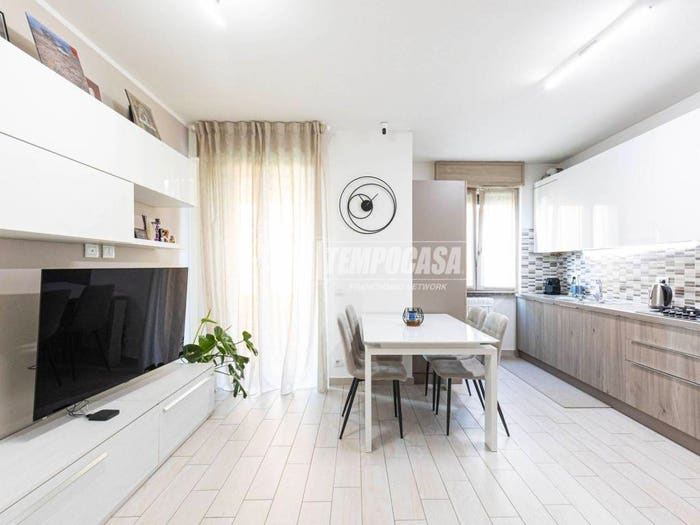 Appartamento trilocale in vendita in Via Torquato Tasso, Centro, Solaro