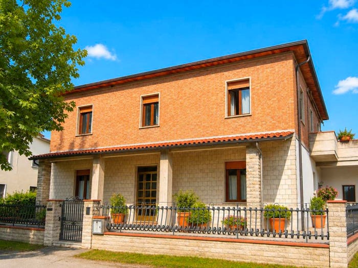 Casa con 6 locali in vendita in Viale Maggio, Centro, Asciano