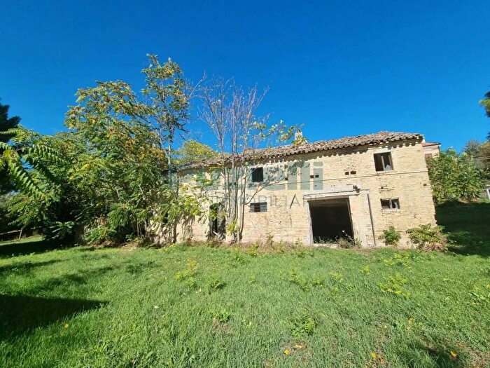 Casa con 6 locali in vendita in Contrada Montone, Fermo