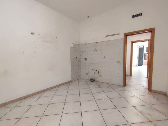 Appartamento bilocale in vendita in Via Bernardetto Borromei, Cisternone, Livorno