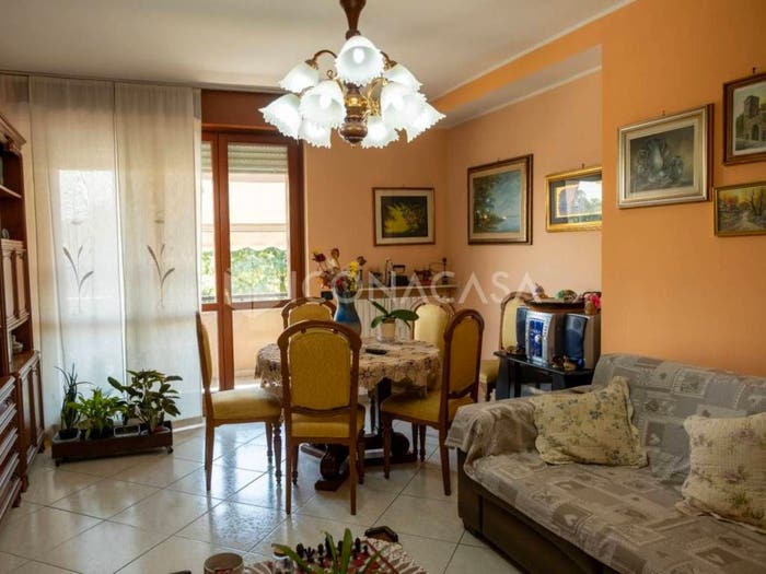 Appartamento trilocale in vendita in Via Genova, Pregnana Milanese