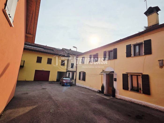 Casa quadrilocale in vendita in Via Monte Grappa, Centro, Sedico