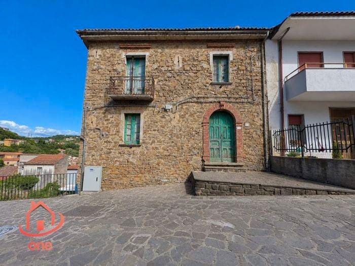Casa con 6 locali in vendita in Via Claudina De Stefano, Centro, Ogliastro Cilento