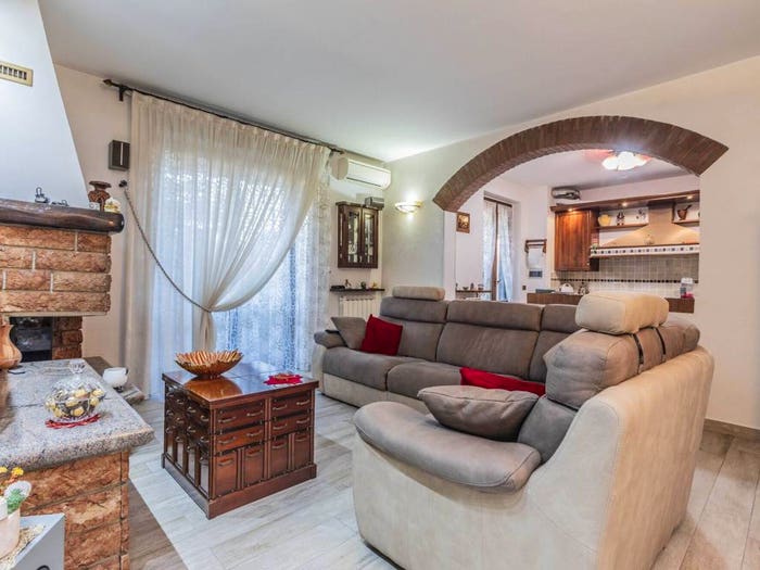 Appartamento quadrilocale in vendita in VIA FALCONE, Centro, Cislago