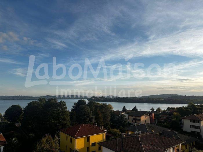 Appartamento trilocale in vendita in via de ambrosis, Centro, Gavirate
