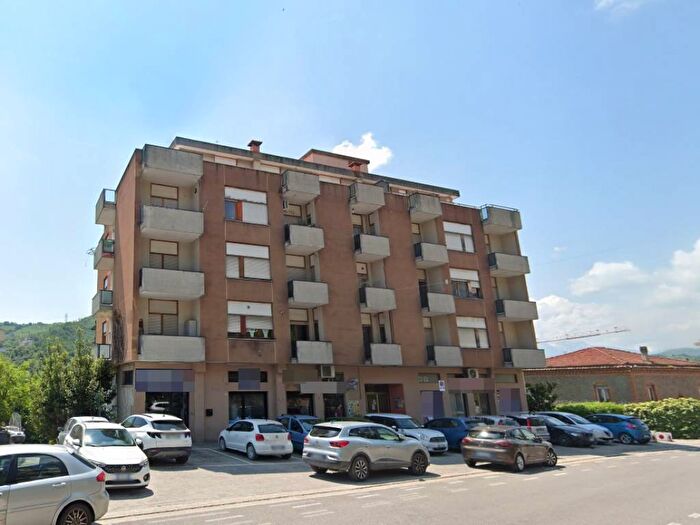 Appartamento con 6 locali in vendita in Via Cona, Centro, Teramo