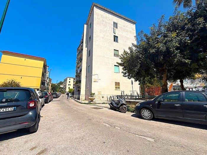 Appartamento trilocale in vendita in Via boezio, Bagnoli, Napoli