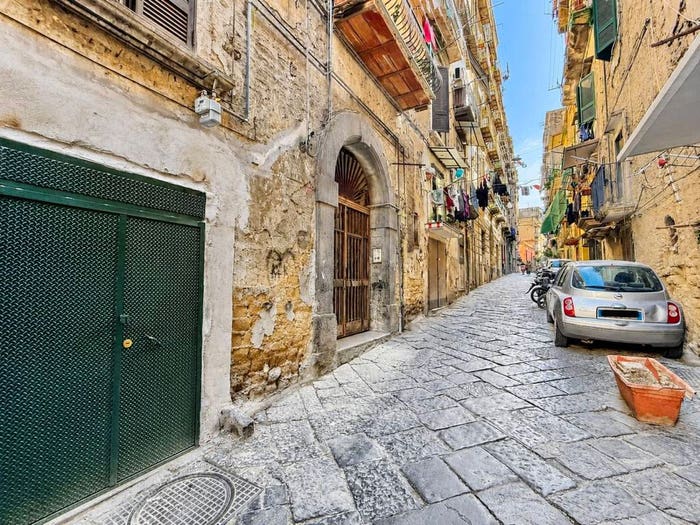 Appartamento con 6 locali in vendita in Via Cristallini, Sanità, Napoli