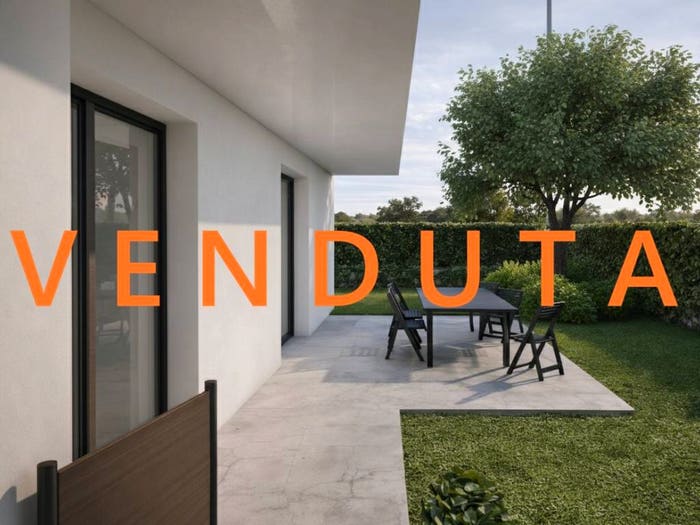 Appartamento quadrilocale in vendita in Via Generale Zamboni, Sandrà, Castelnuovo del Garda