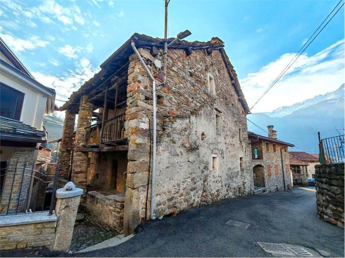 Casa quadrilocale in vendita in località Cesnola via Umberto I, Settimo Vittone