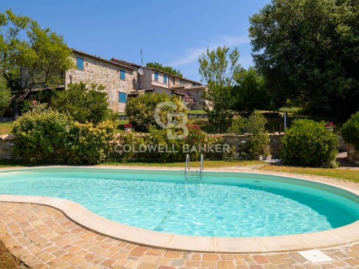 Casa con 6 locali in vendita in Strada Molleone, Cagli