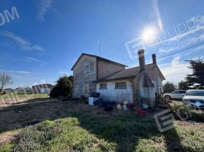 Appartamento con 6 locali in vendita in Via mura, Centro, Mesola
