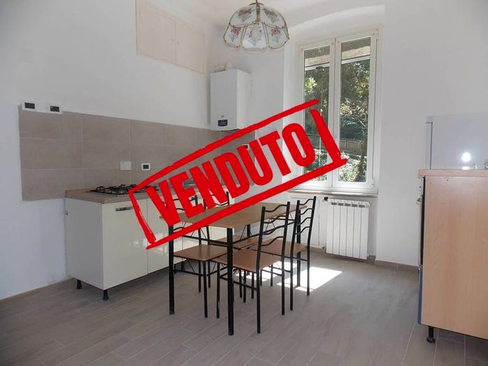 Appartamento bilocale in vendita in Vico Chiuso dei Cinque Santi, Lagaccio, Genova