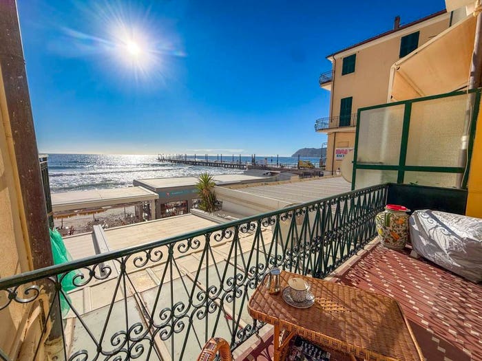 Appartamento trilocale in vendita in Via Cristoforo Colombo, Centro, Alassio